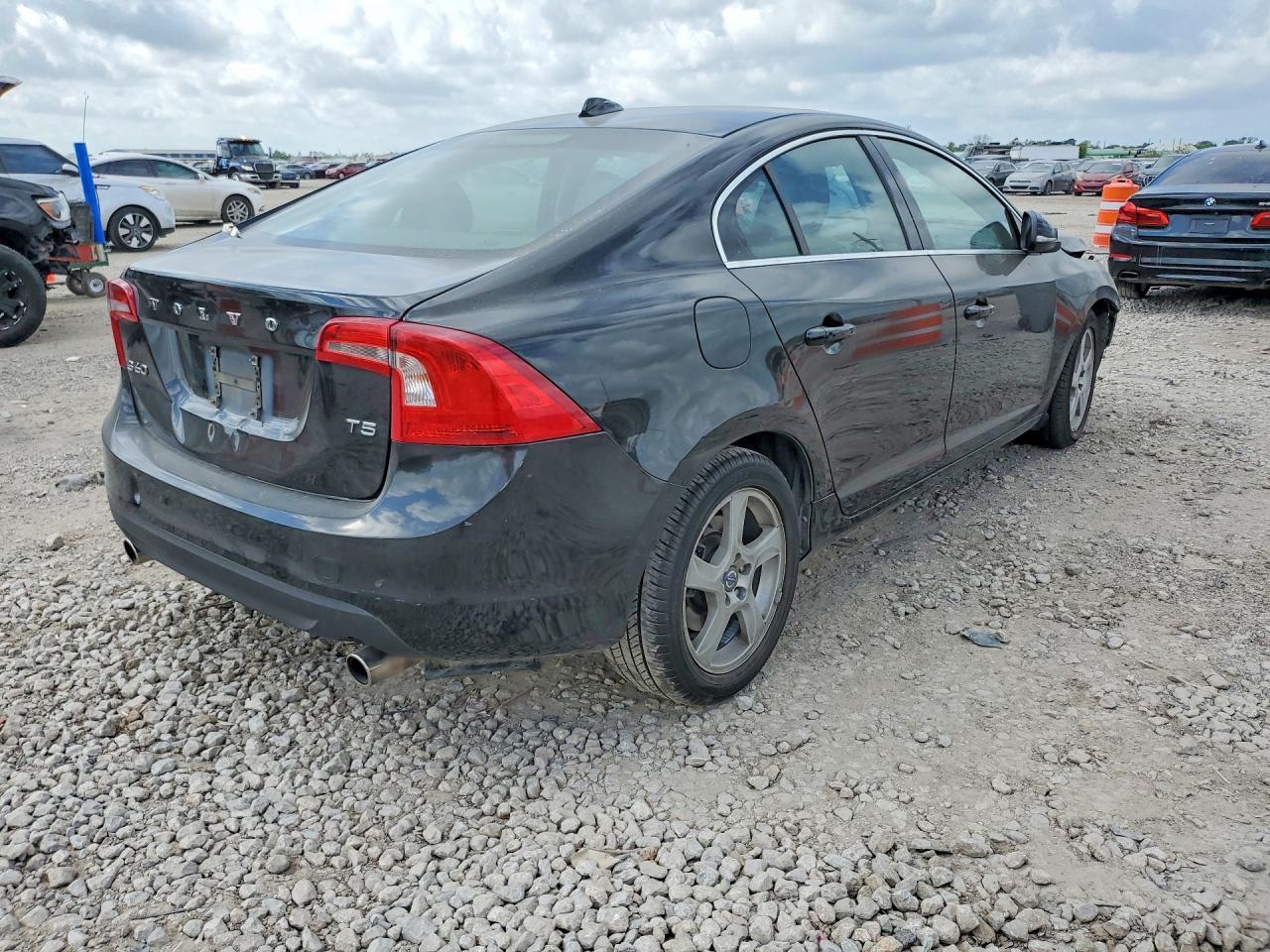 2013 VOLVO S60