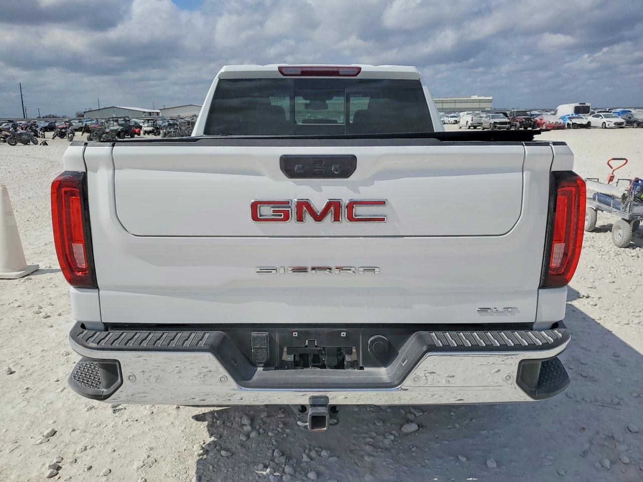 2024 GMC Sierra