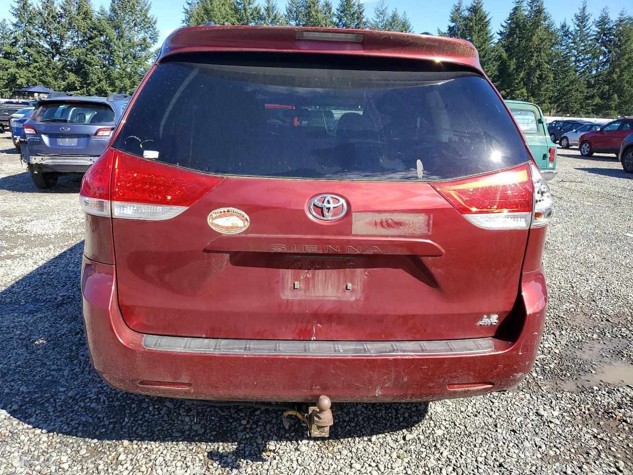 2012 TOYOTA SIENNA