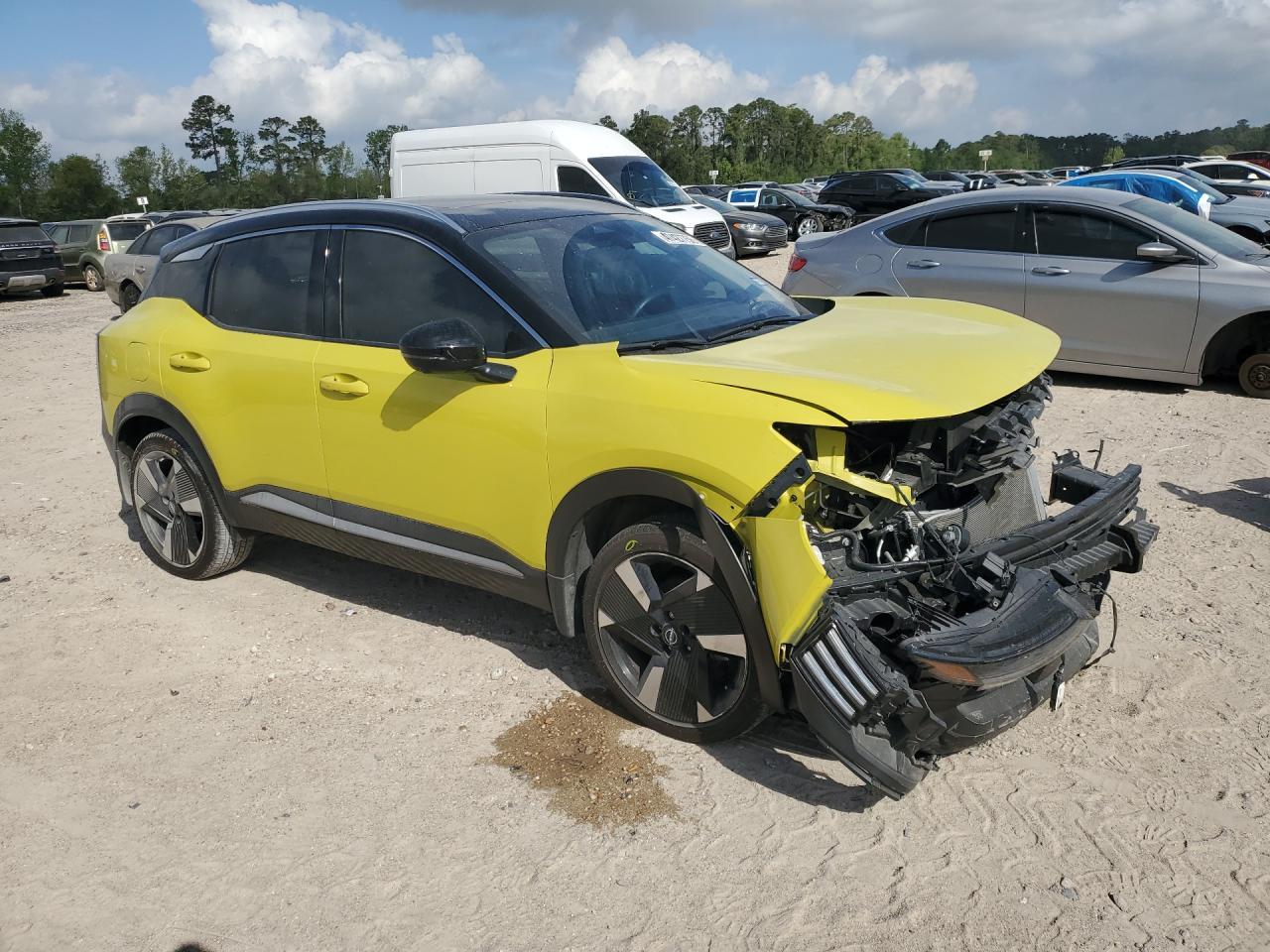 2025 NISSAN KICKS
