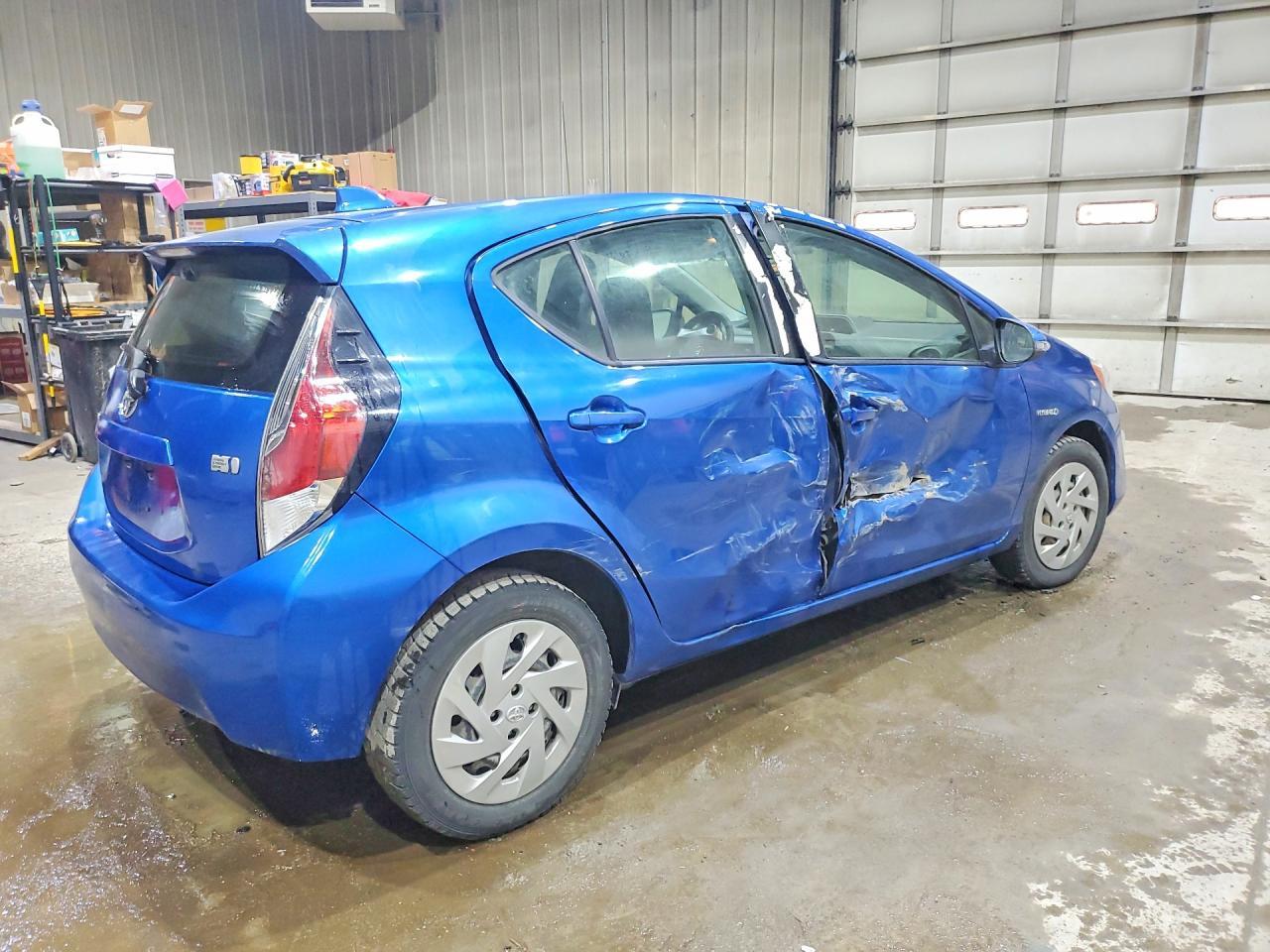 2016 TOYOTA Prius c
