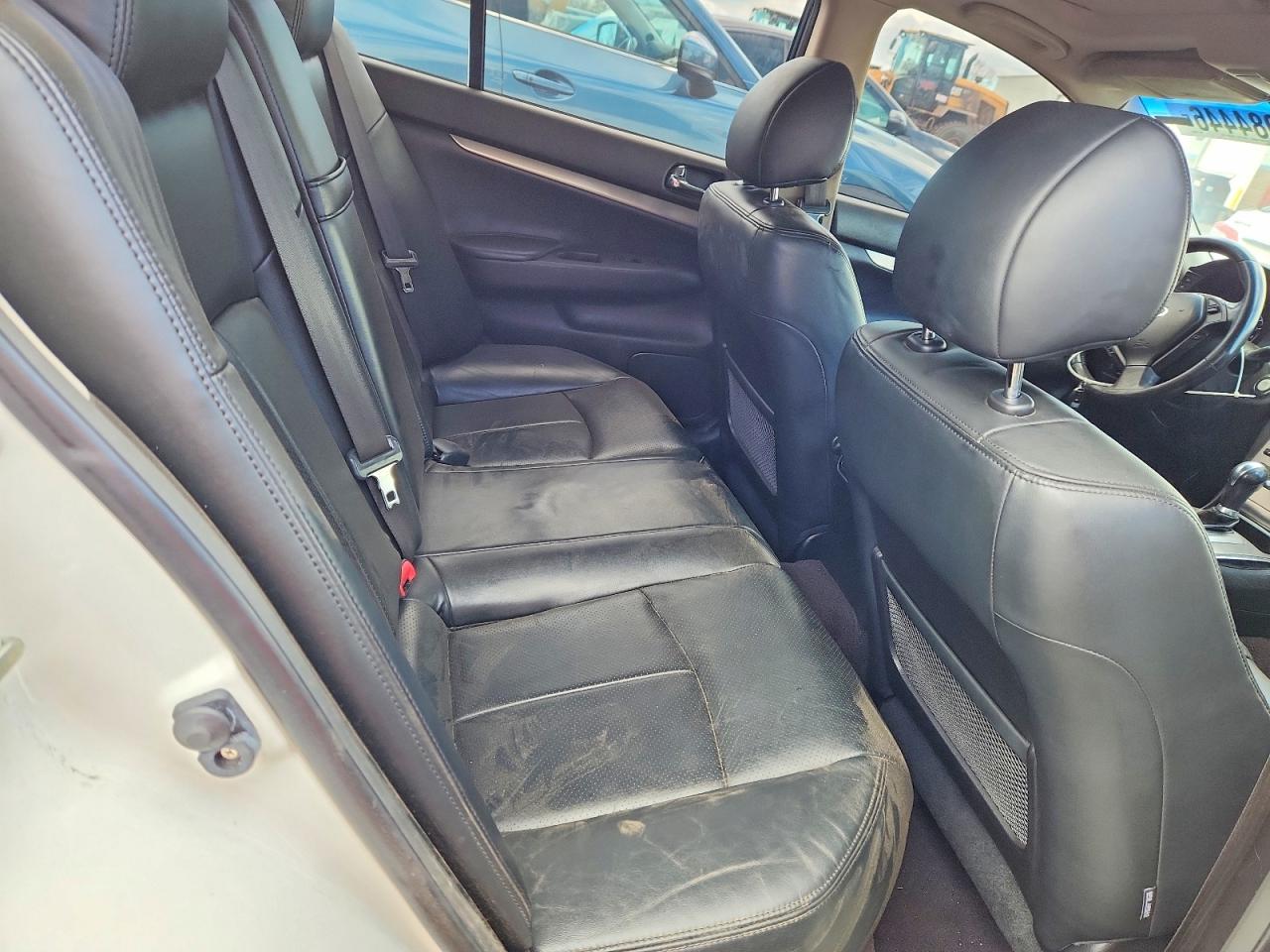 2011 INFINITI G37