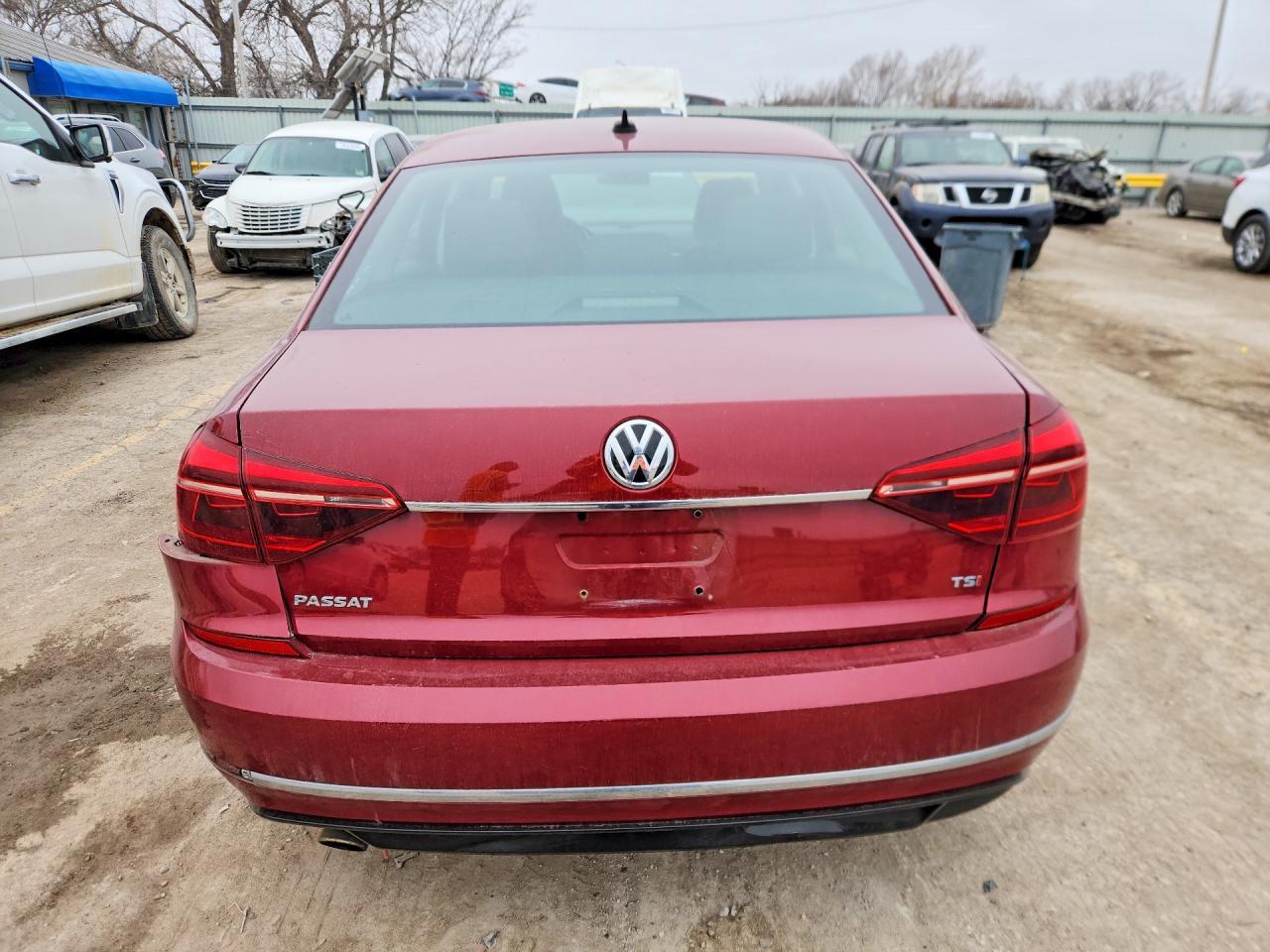 2017 VOLKSWAGEN Passat