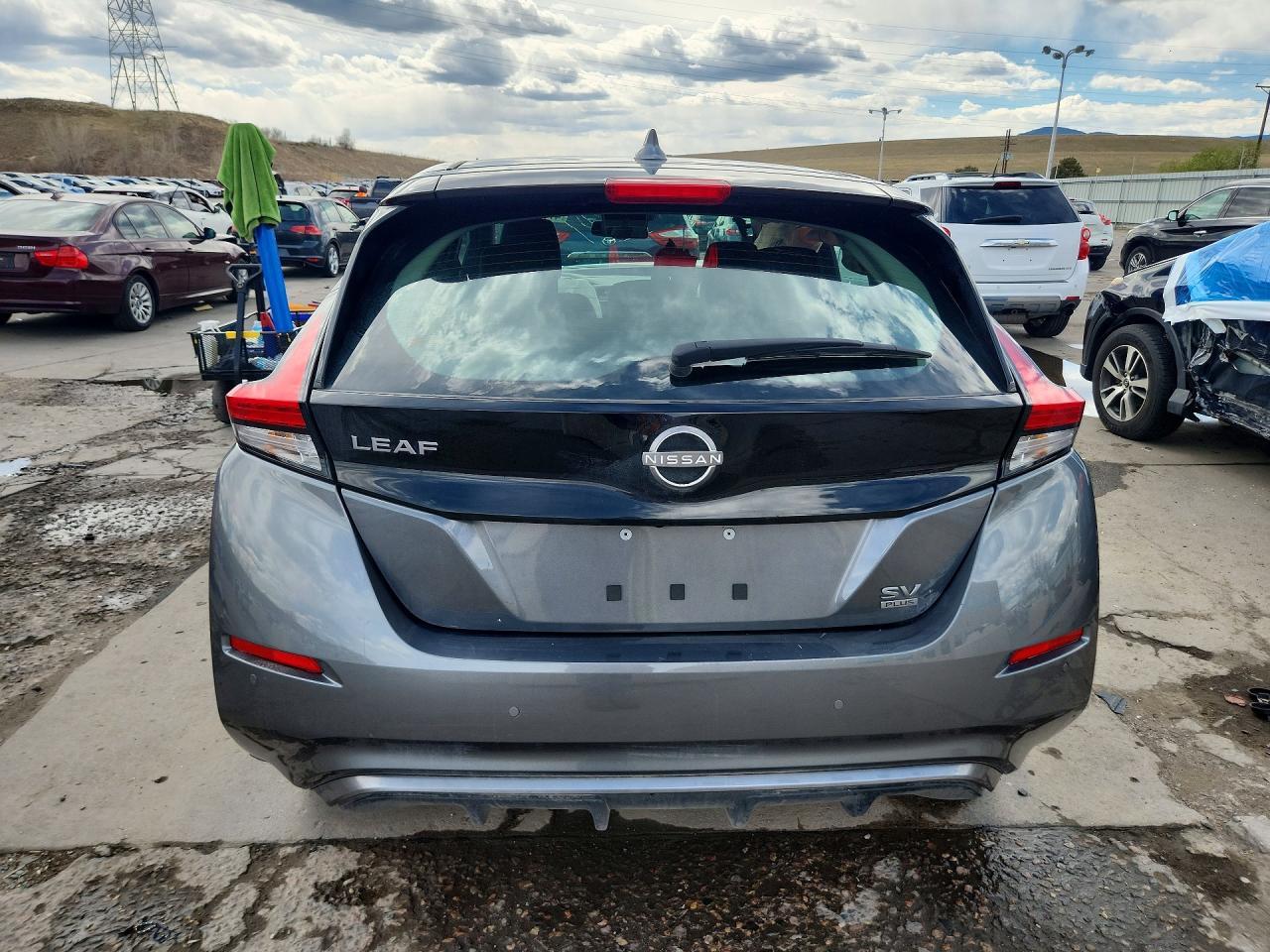 2025 NISSAN LEAF