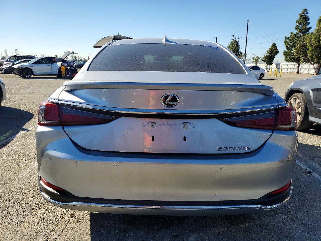 2025 LEXUS ES 300H
