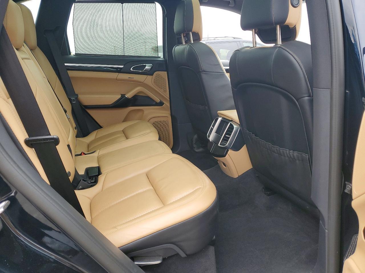 2017 PORSCHE CAYENNE