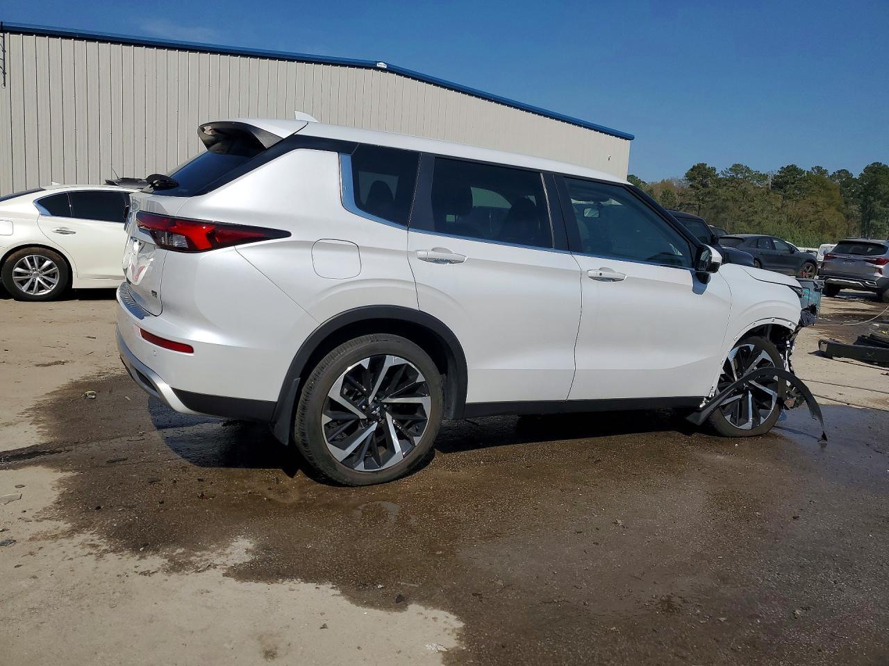 2023 MITSUBISHI outlander