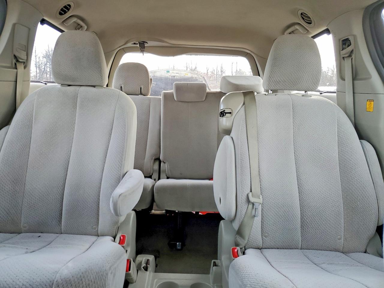 2013 TOYOTA SIENNA