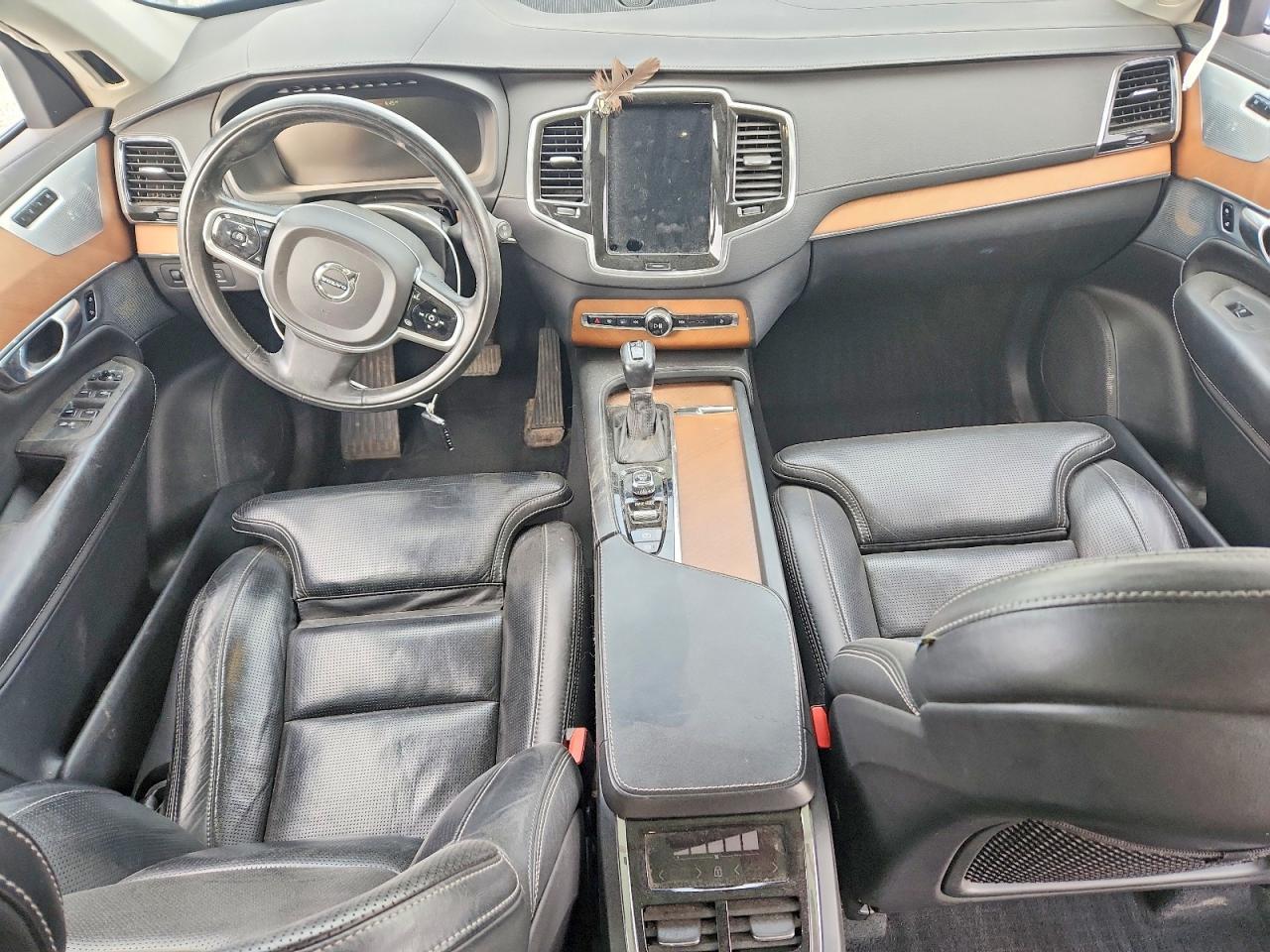 2018 VOLVO XC90