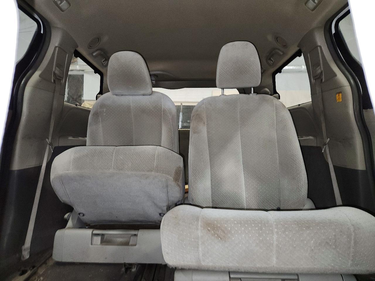 2011 TOYOTA SIENNA