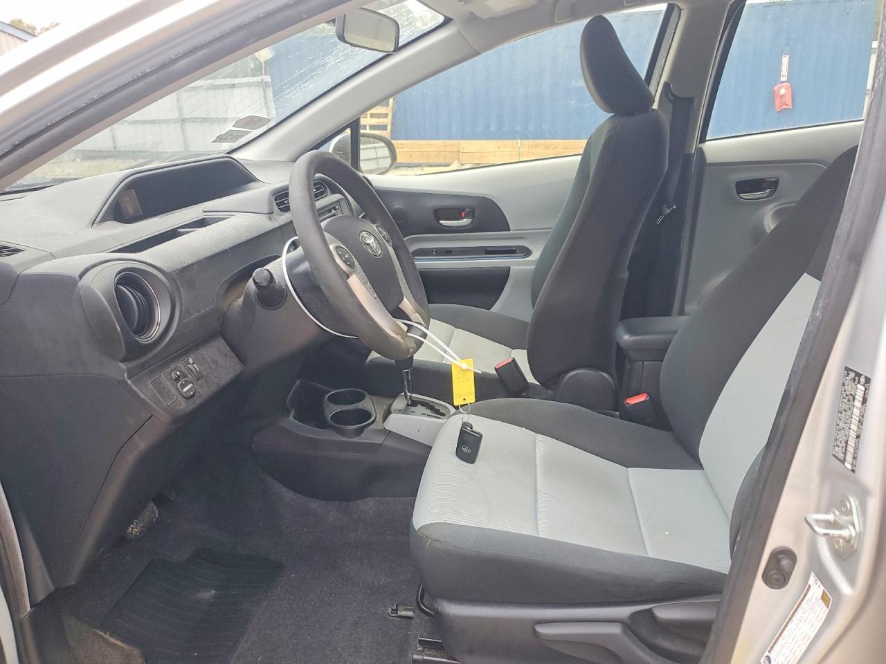 2013 TOYOTA Prius c