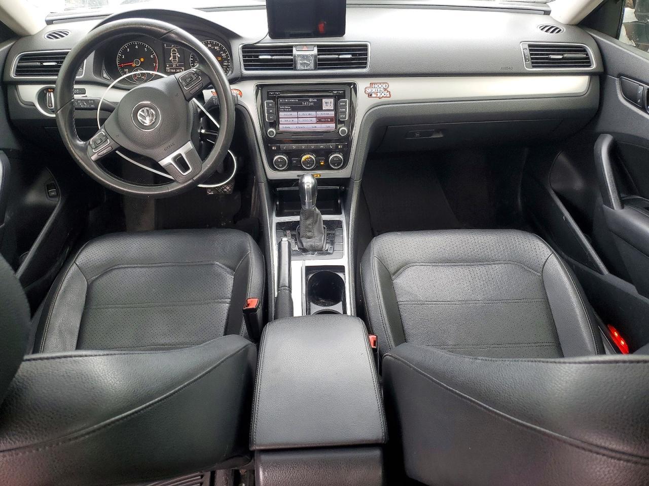 2012 VOLKSWAGEN Passat