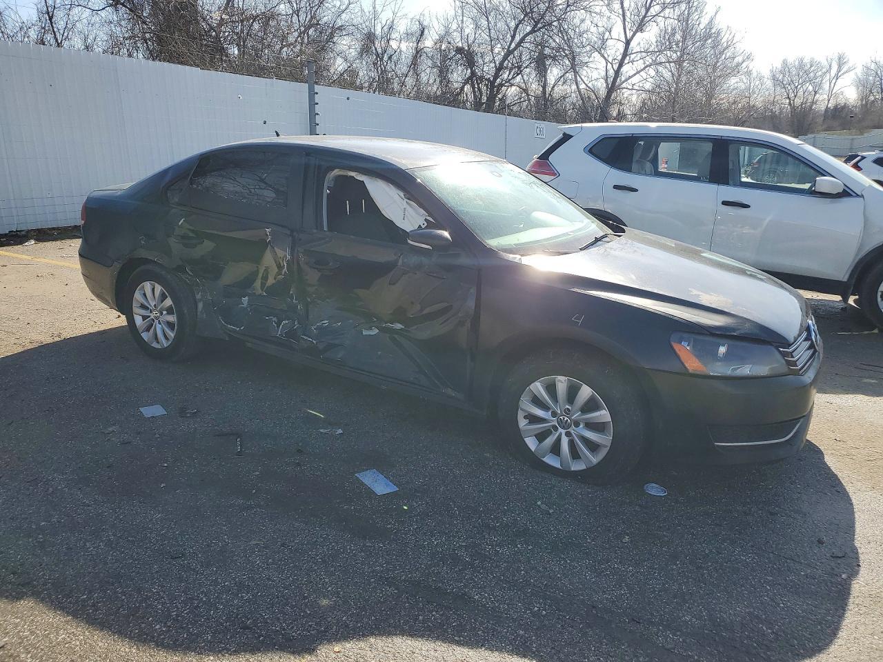 2013 VOLKSWAGEN Passat