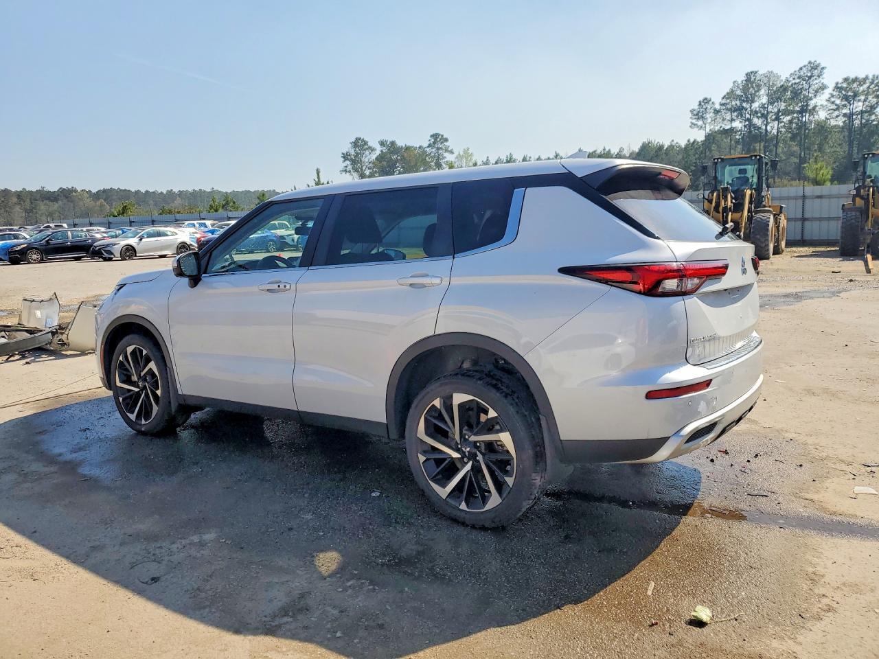 2023 MITSUBISHI outlander