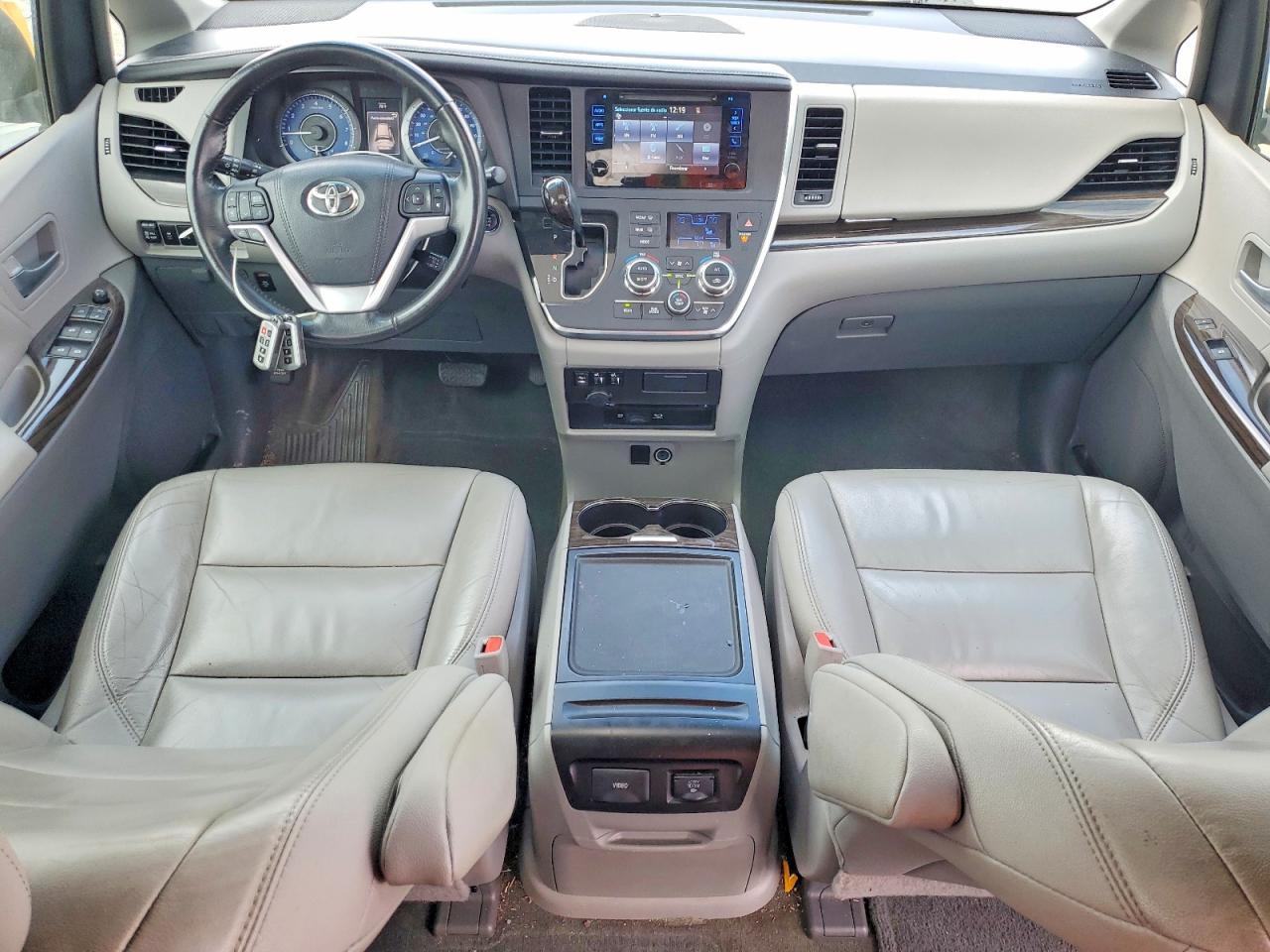 2016 TOYOTA SIENNA