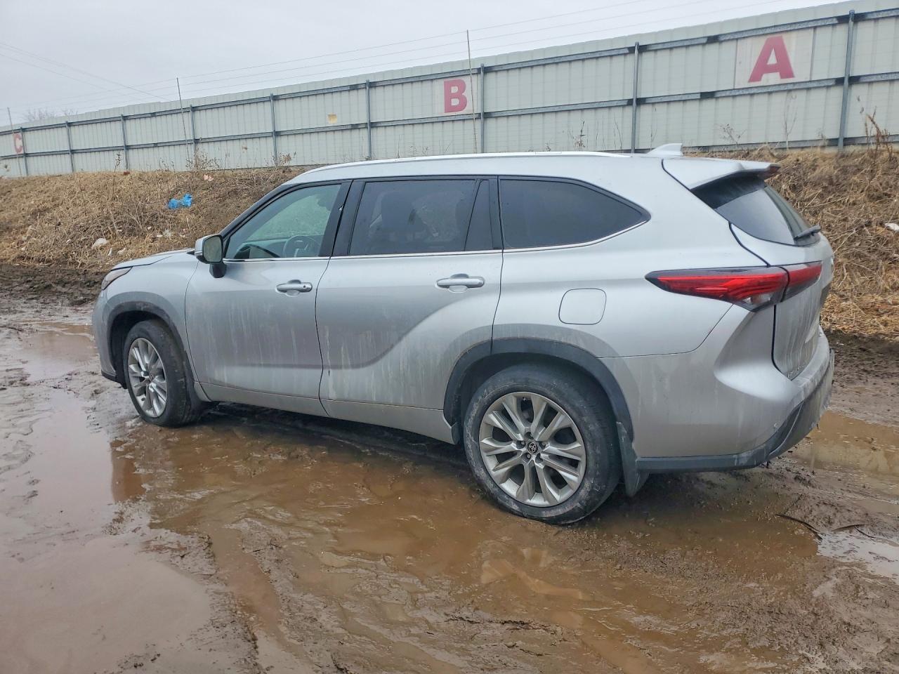 2022 TOYOTA HIGHLANDER