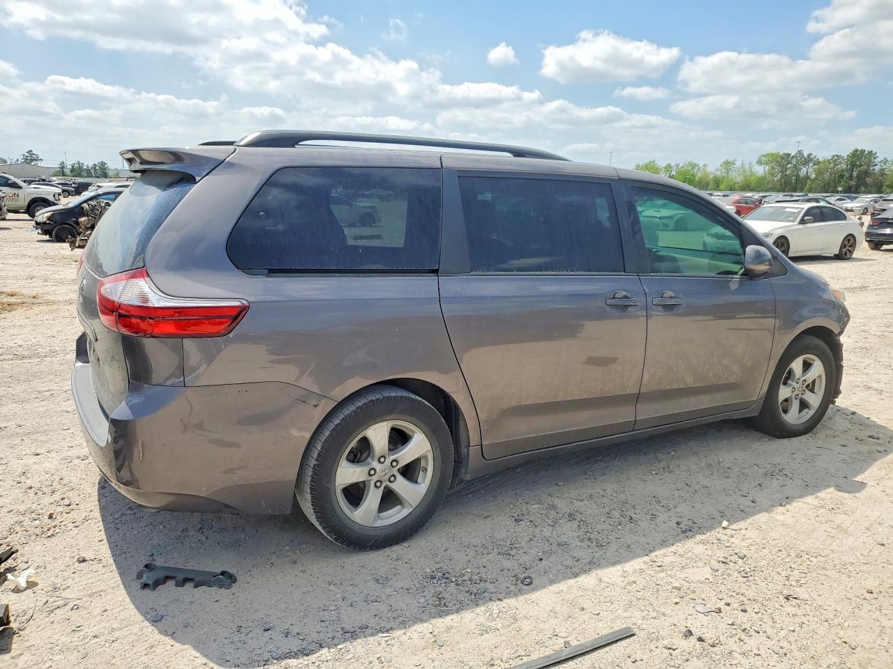2017 TOYOTA SIENNA