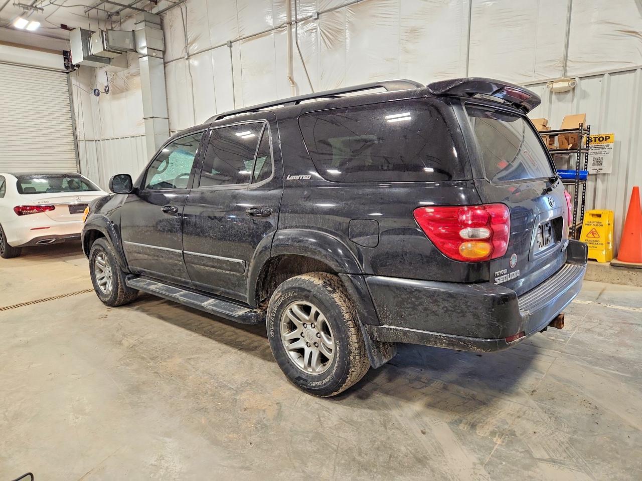 2004 TOYOTA Sequoia