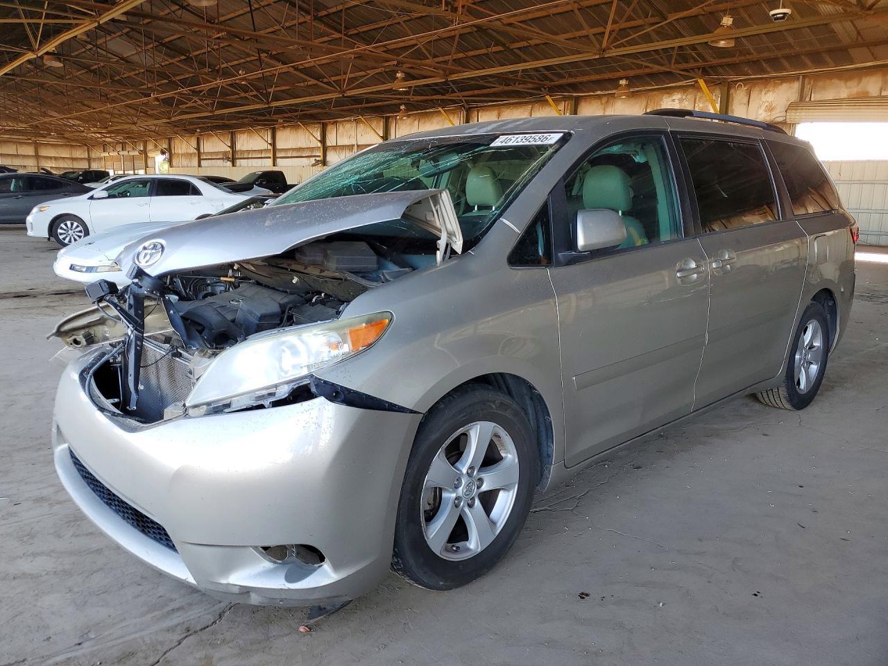 2015 TOYOTA SIENNA