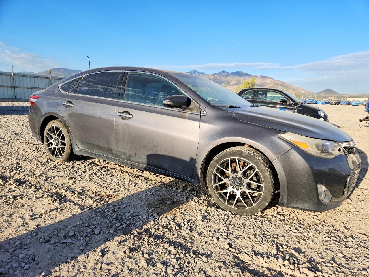 2013 TOYOTA Avalon
