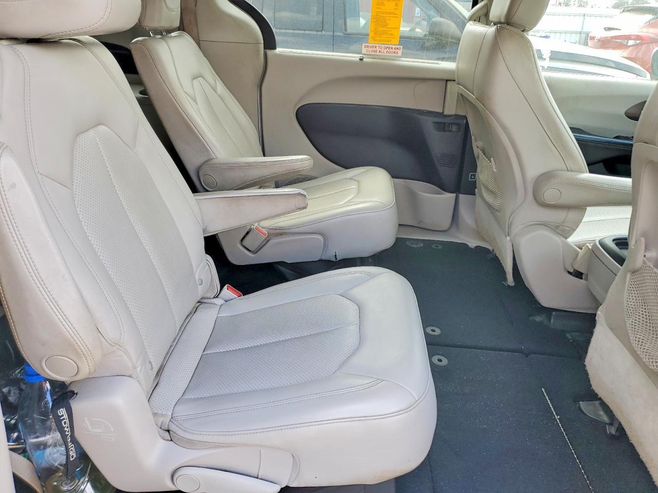 2021 CHRYSLER Voyager