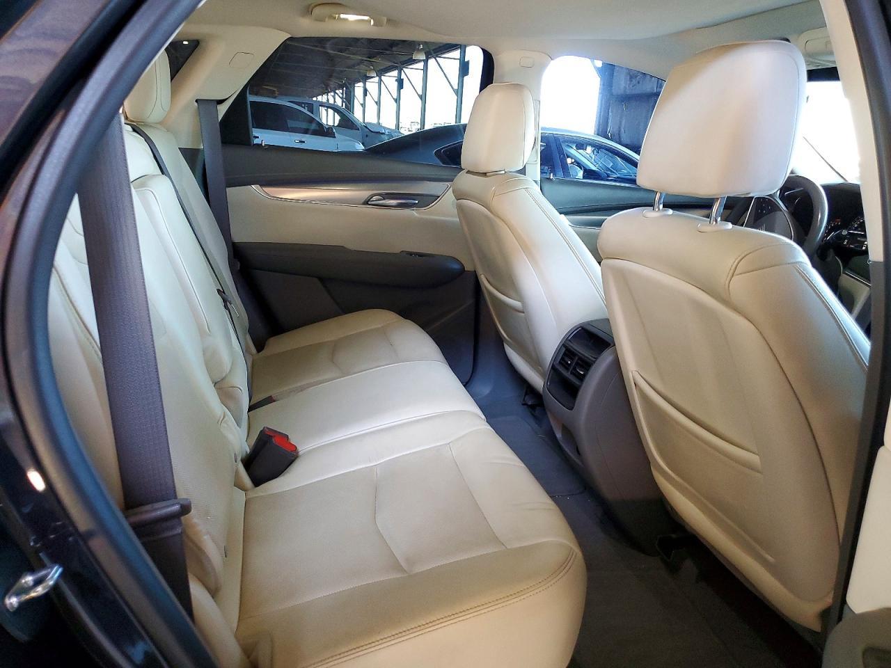 2017 CADILLAC XT5
