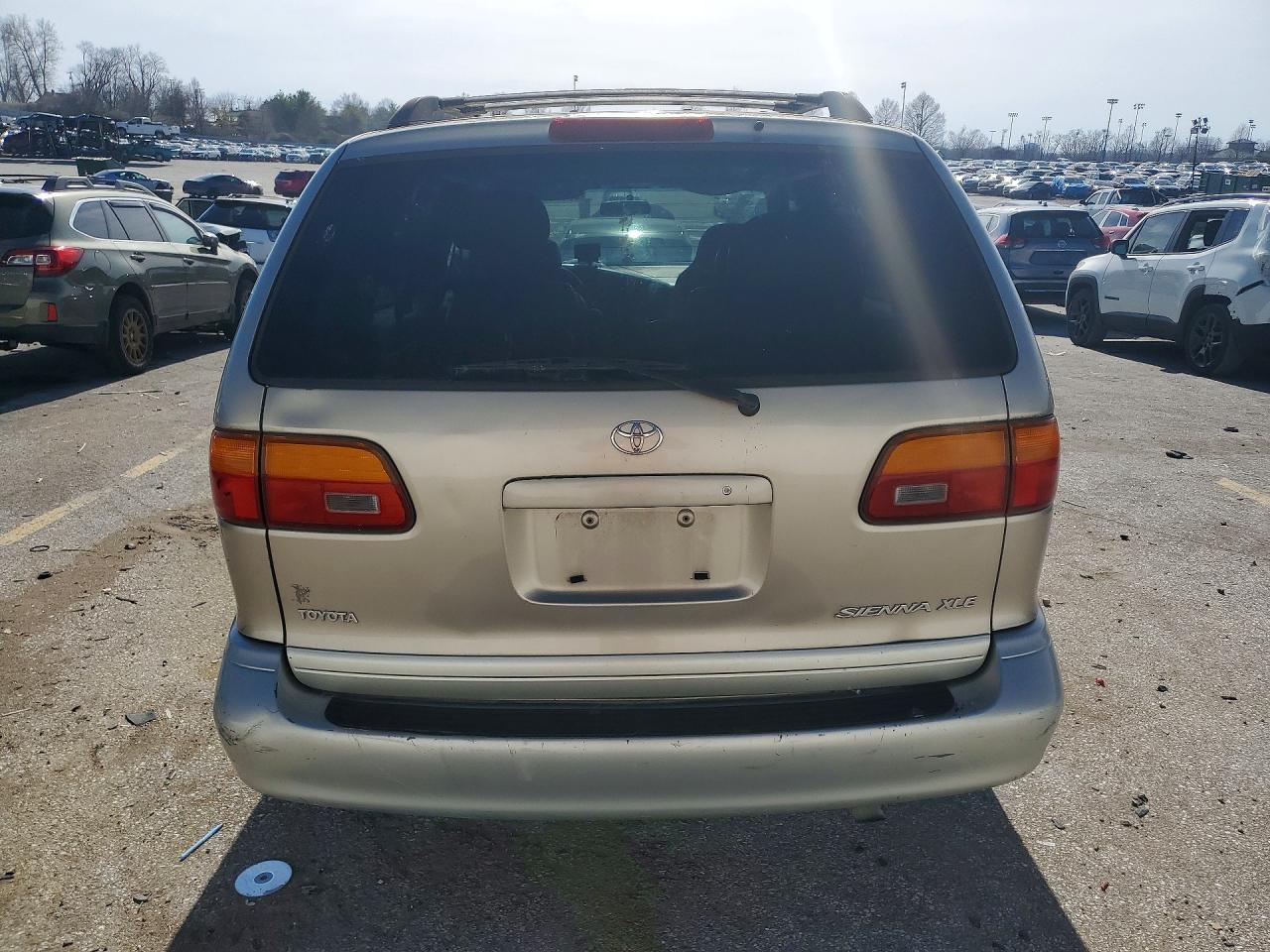 2000 TOYOTA SIENNA