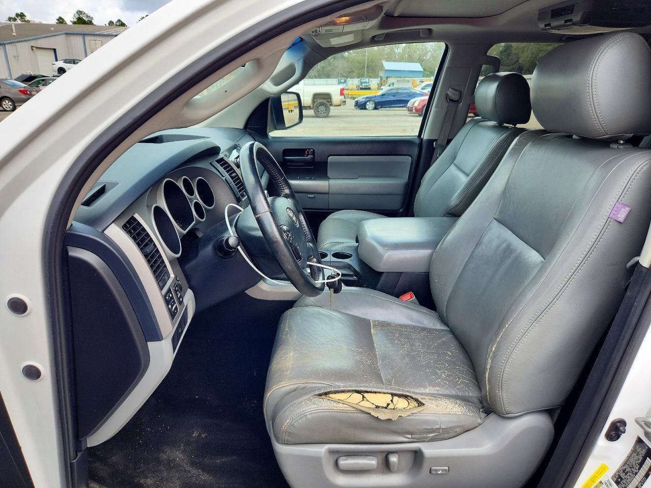 2013 TOYOTA Sequoia