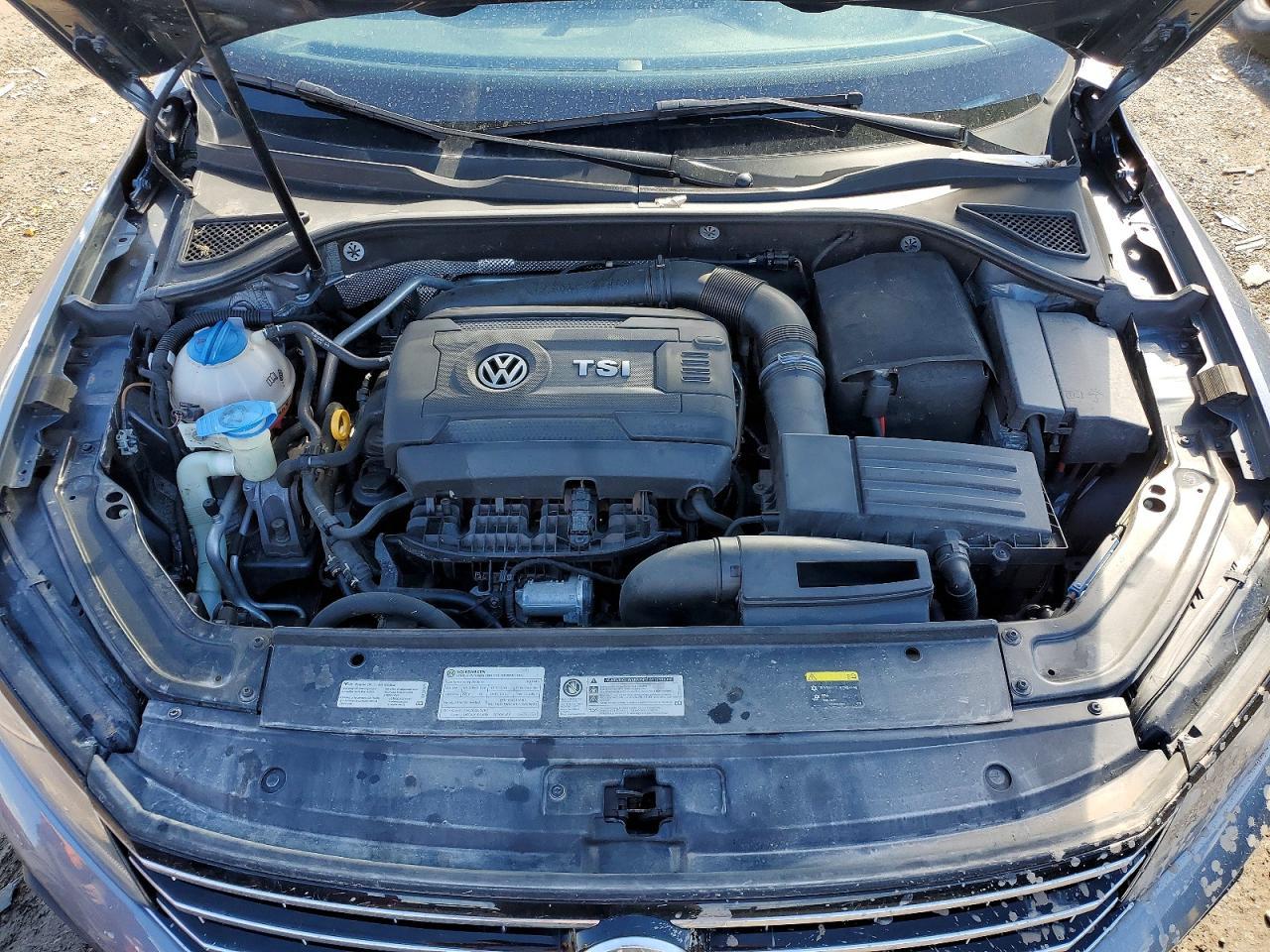2017 VOLKSWAGEN Passat