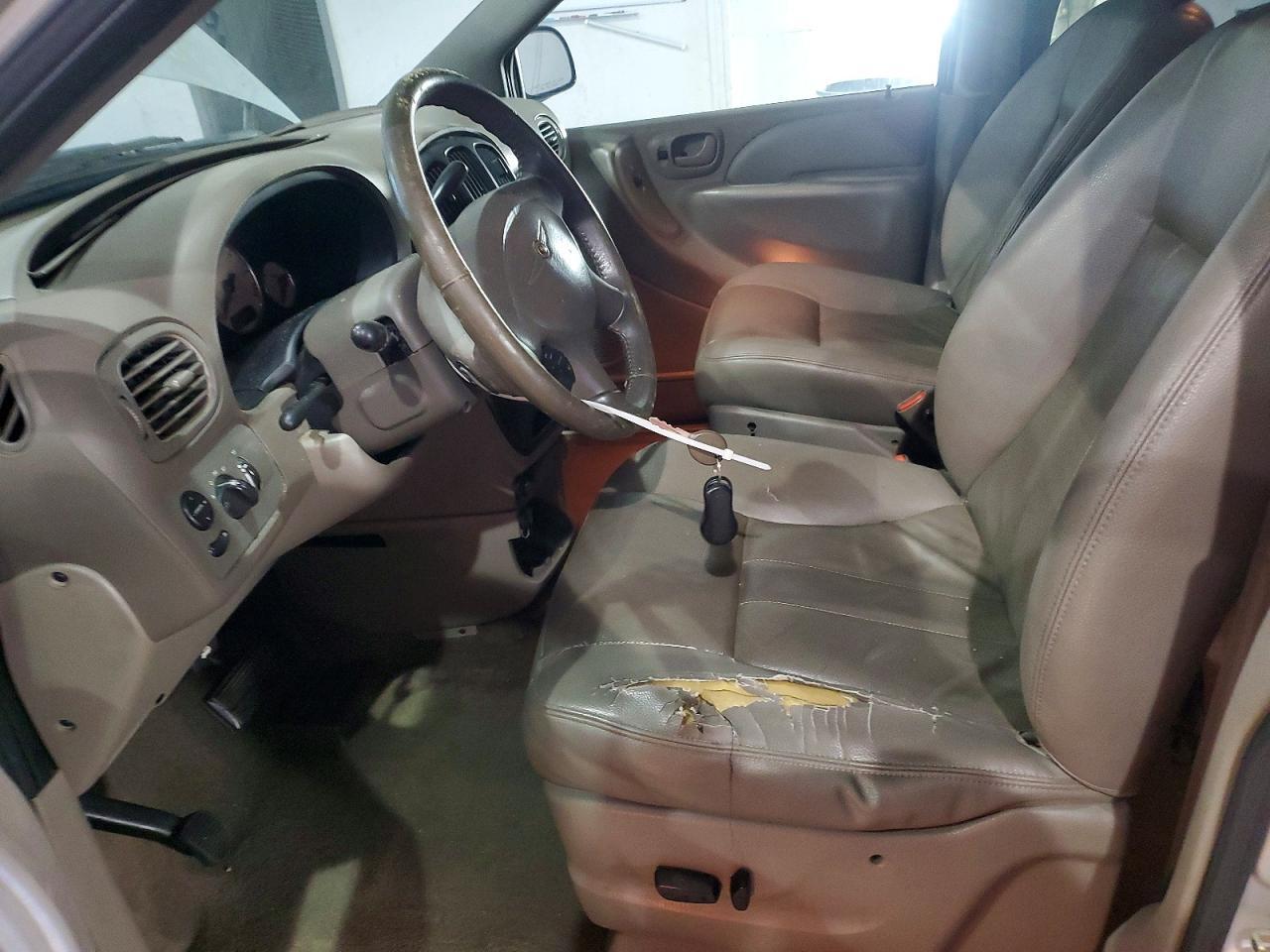 2003 CHRYSLER Town & Country