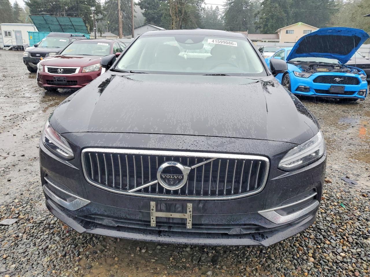 2017 VOLVO S90