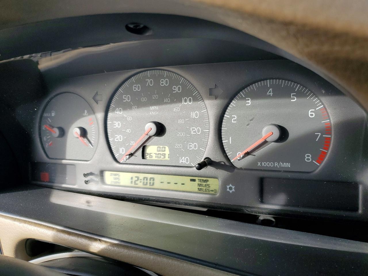 2000 VOLVO S70