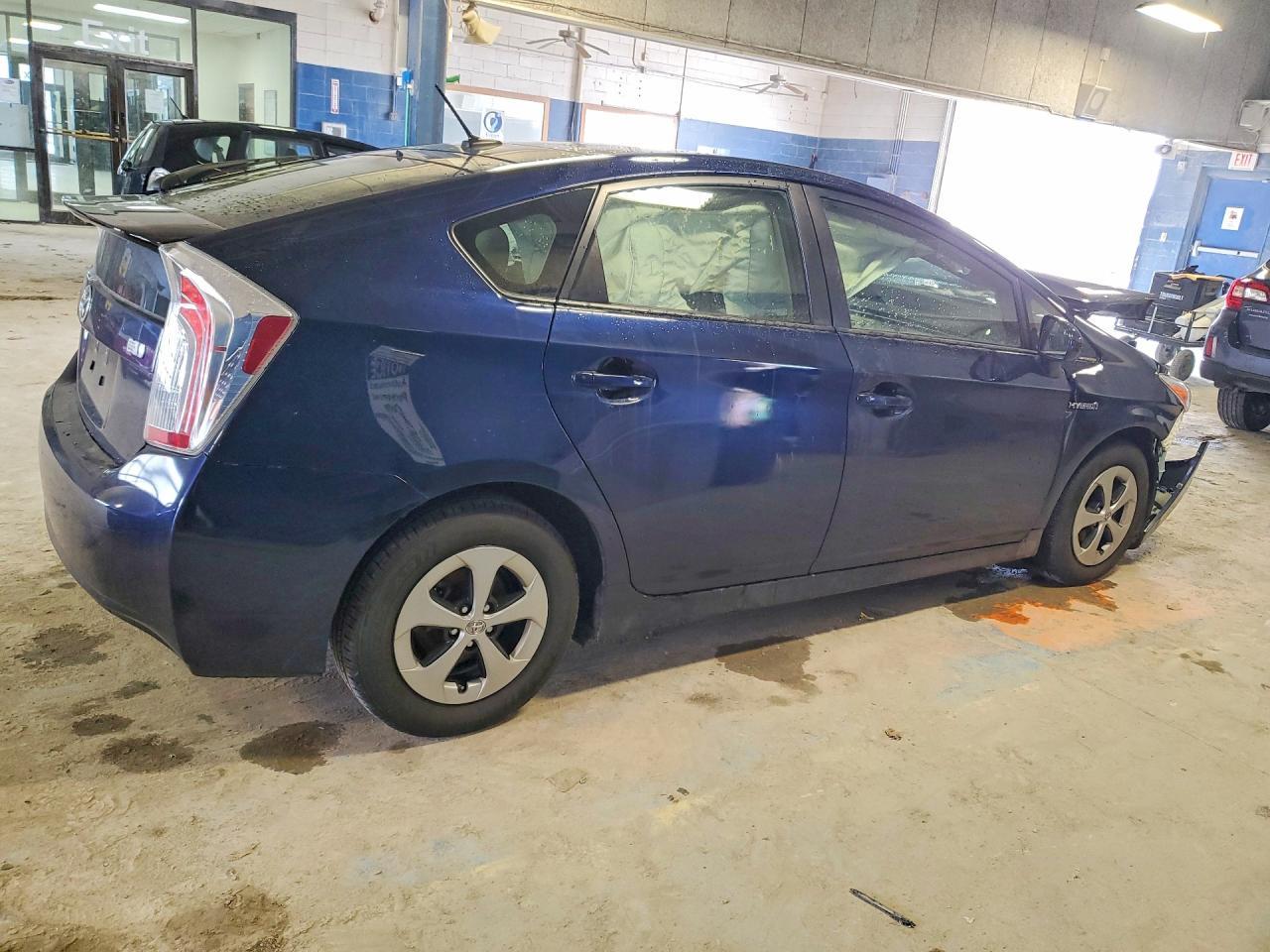 2015 TOYOTA PRIUS