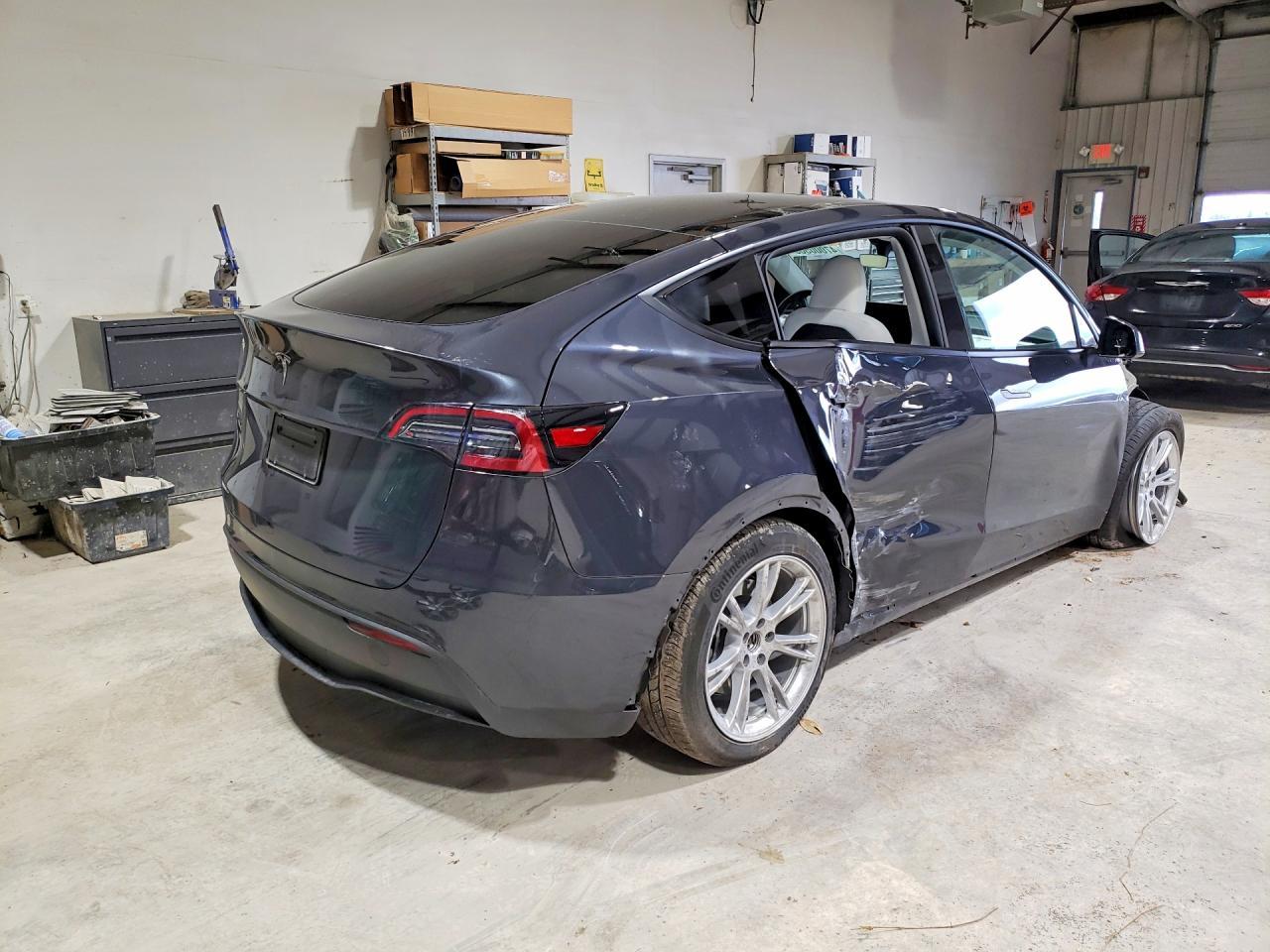 2024 TESLA MODEL Y
