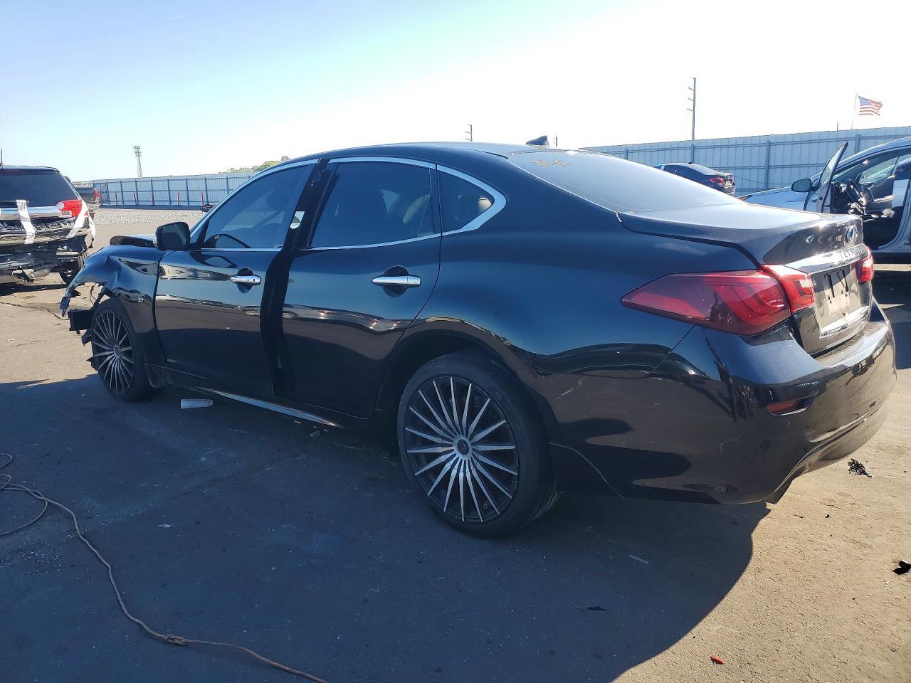 2016 INFINITI Q70
