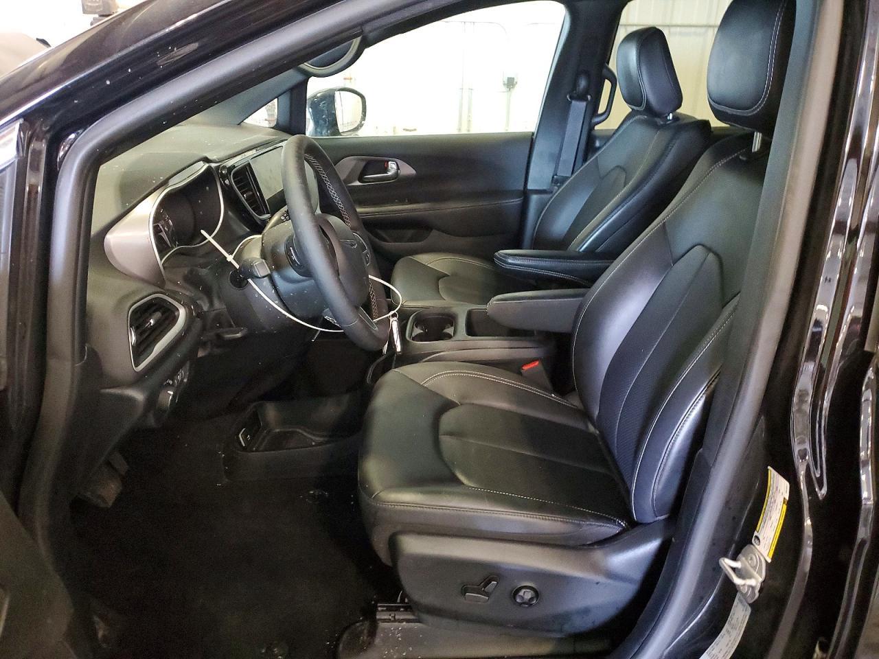 2025 CHRYSLER Voyager