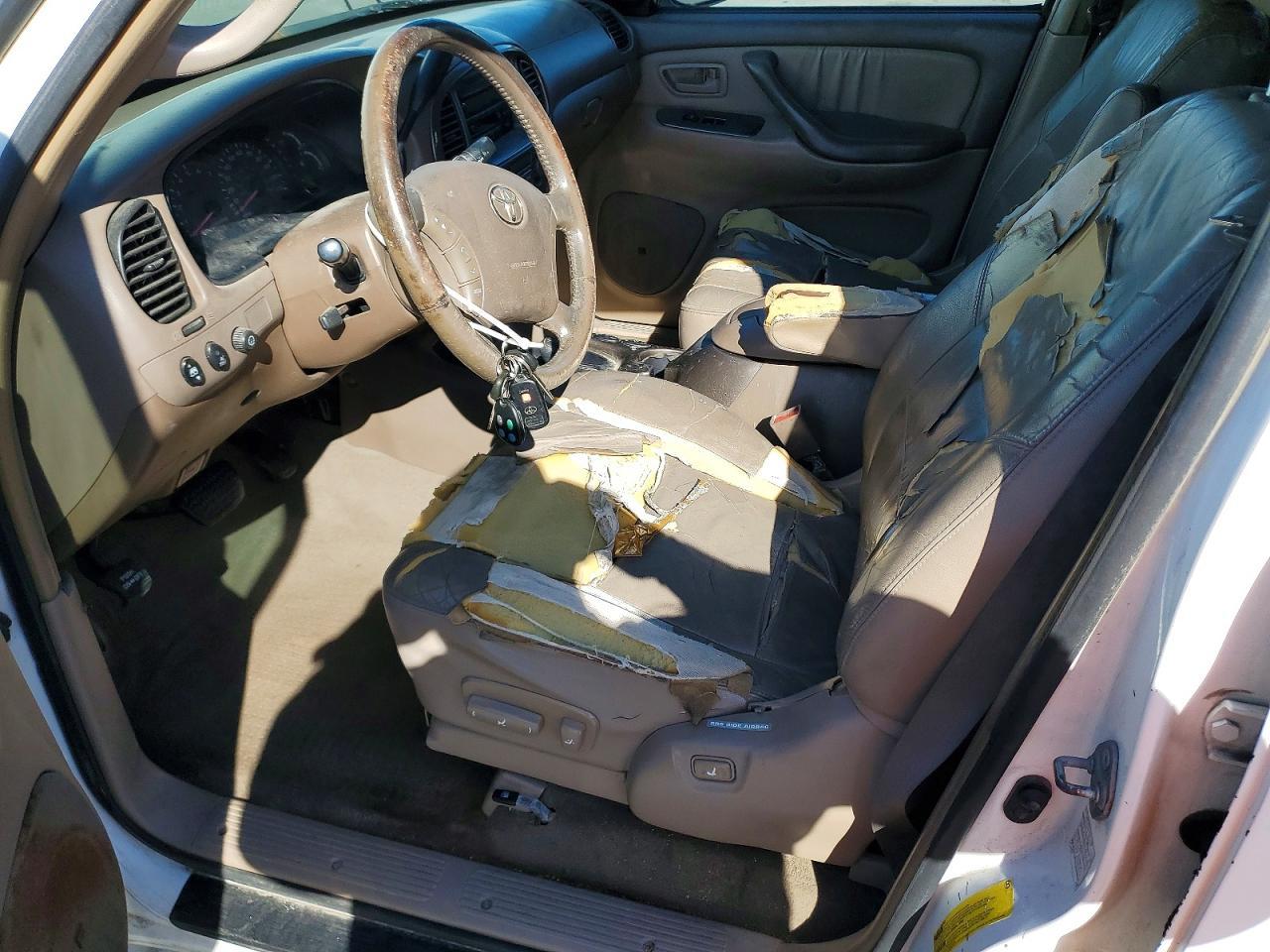 2004 TOYOTA Sequoia