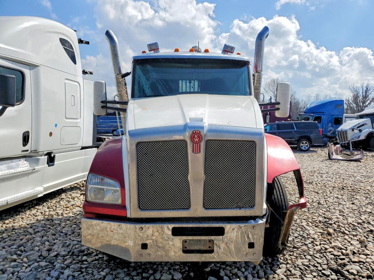 2016 KENWORTH T880