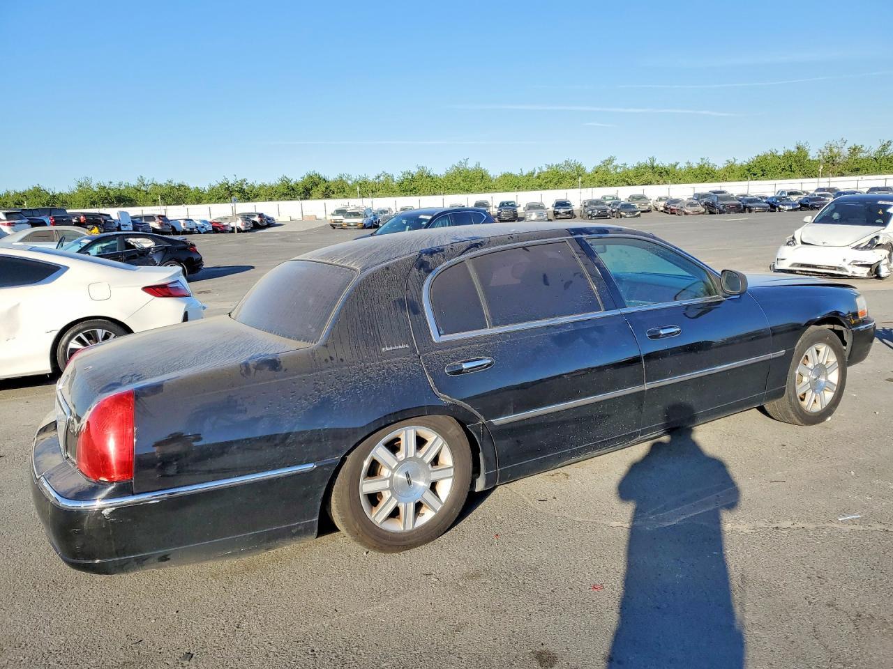 2011 LINCOLN Town Car