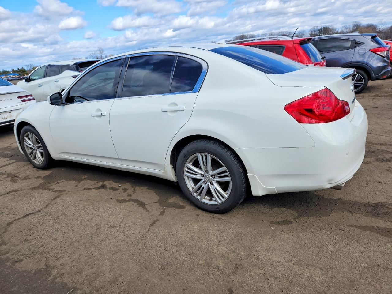 2011 INFINITI G37