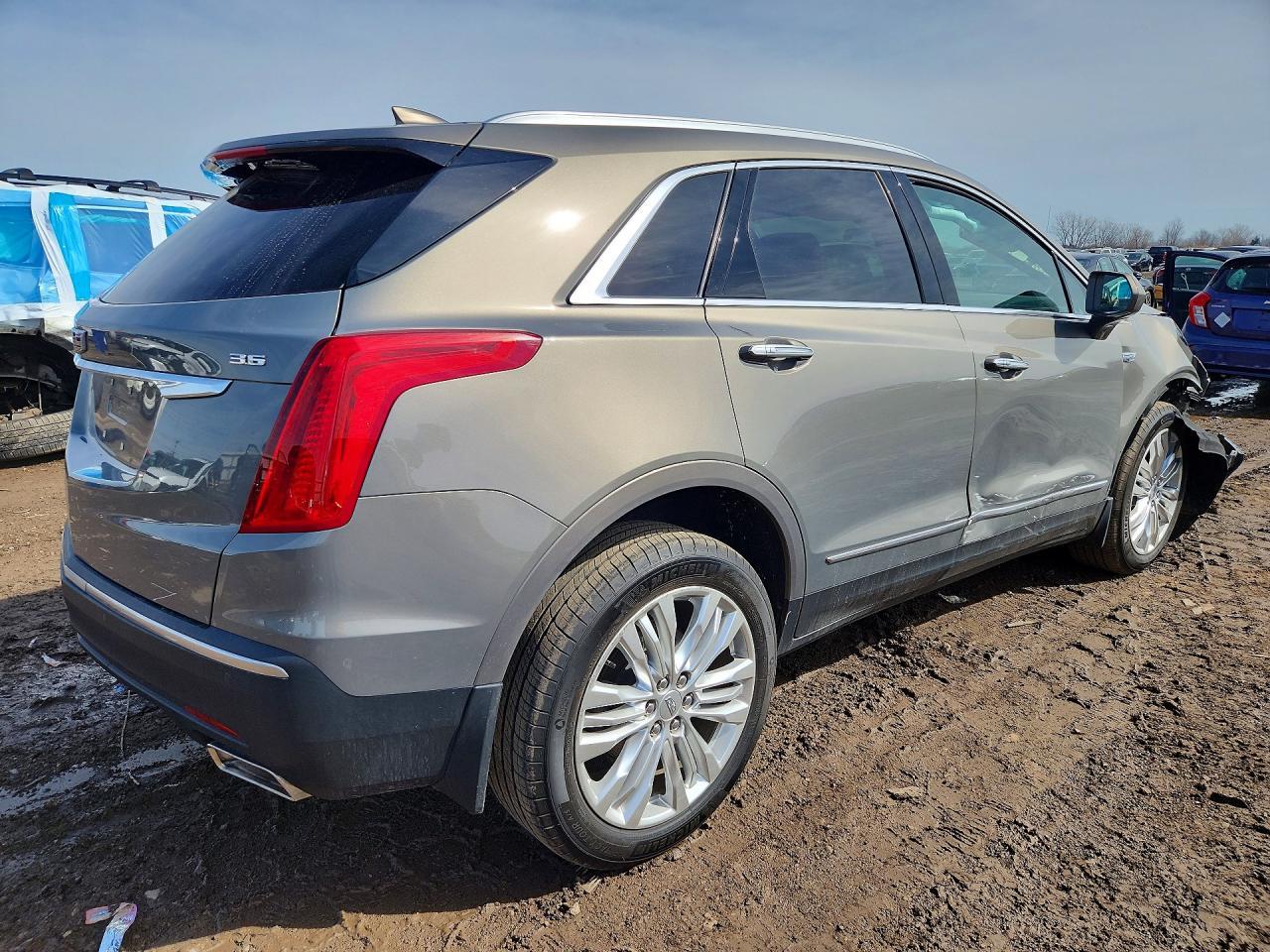 2017 CADILLAC XT5