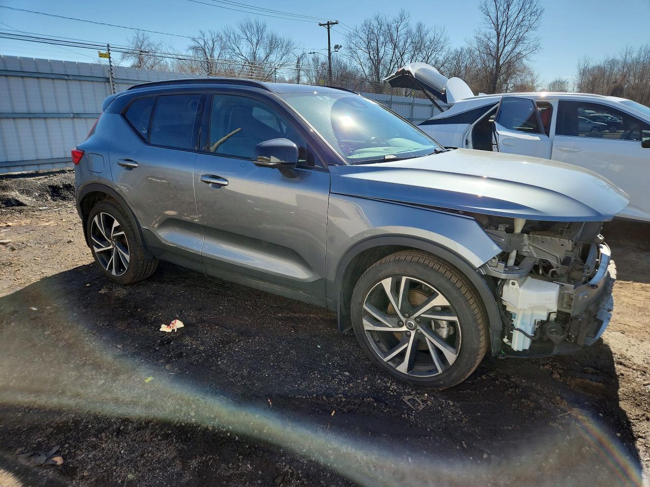 2019 VOLVO XC40