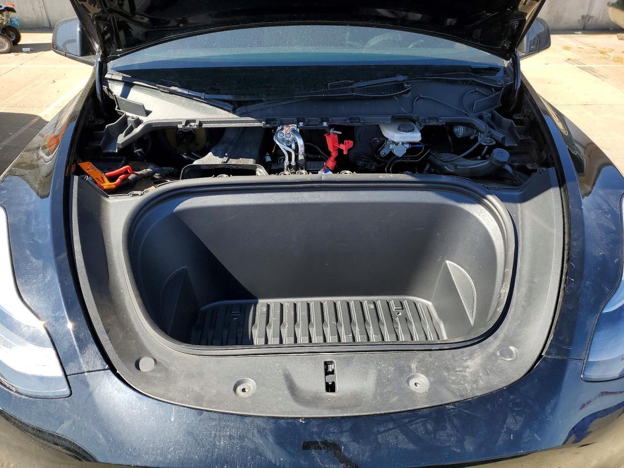 2025 TESLA MODEL Y