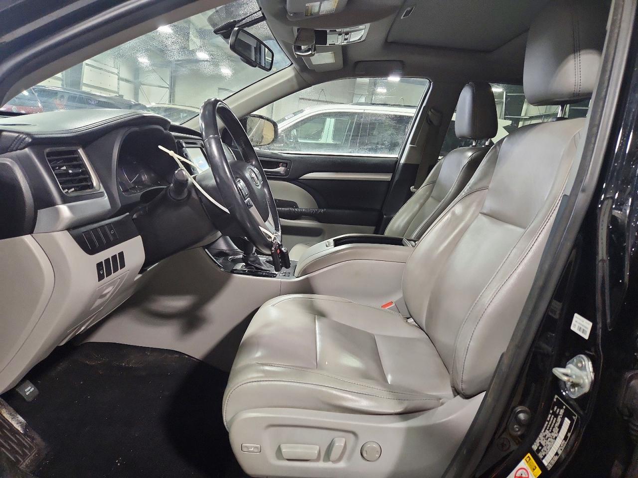 2016 TOYOTA HIGHLANDER