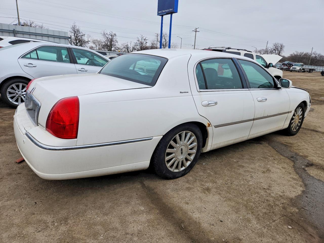 2003 LINCOLN Town Car