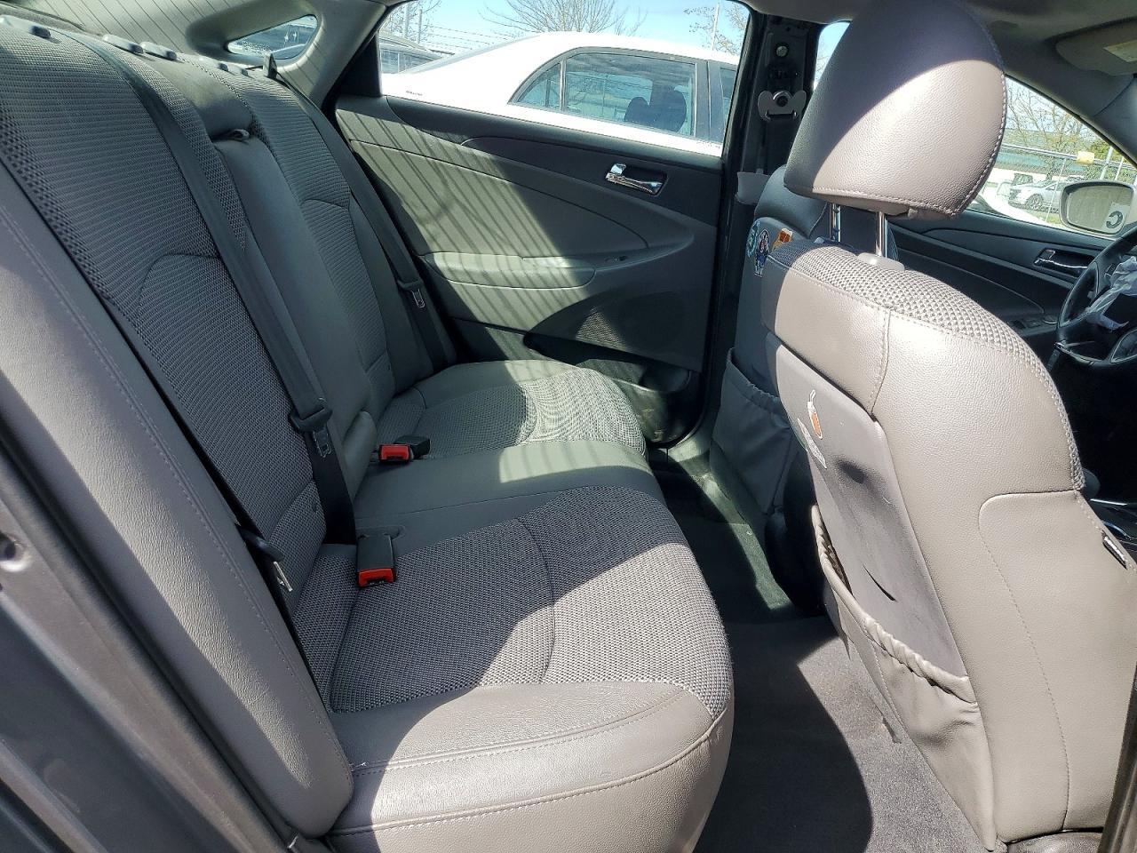 2011 HYUNDAI SONATA