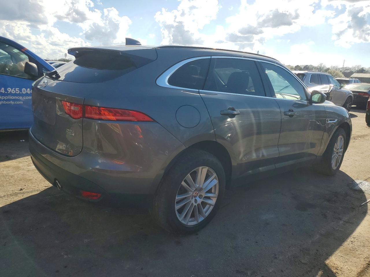 2017 JAGUAR F-Pace