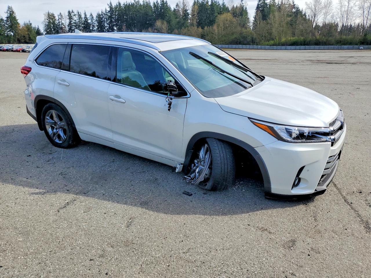 2017 TOYOTA HIGHLANDER