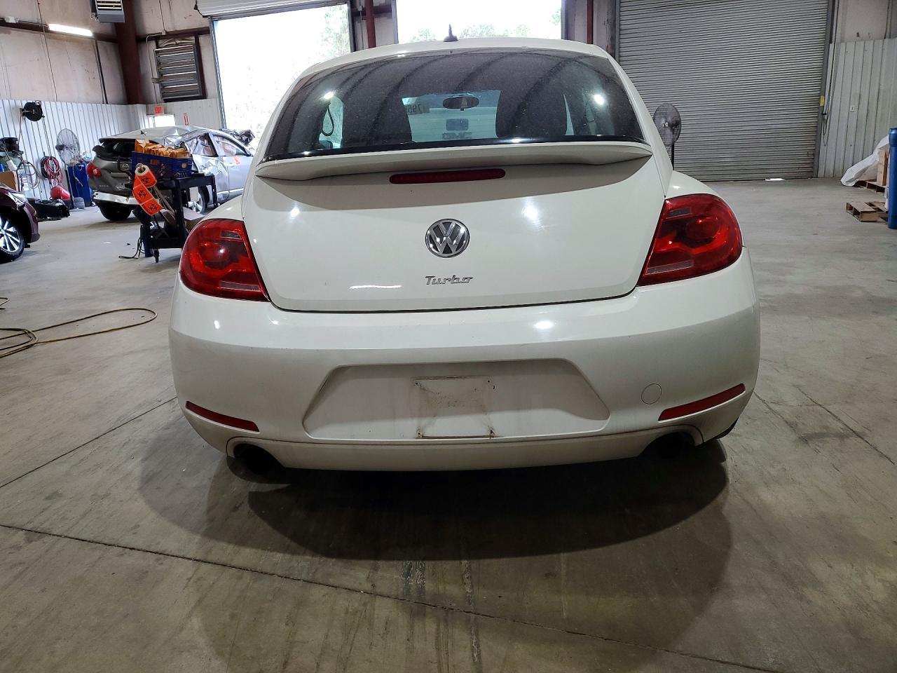 2012 VOLKSWAGEN Beetle