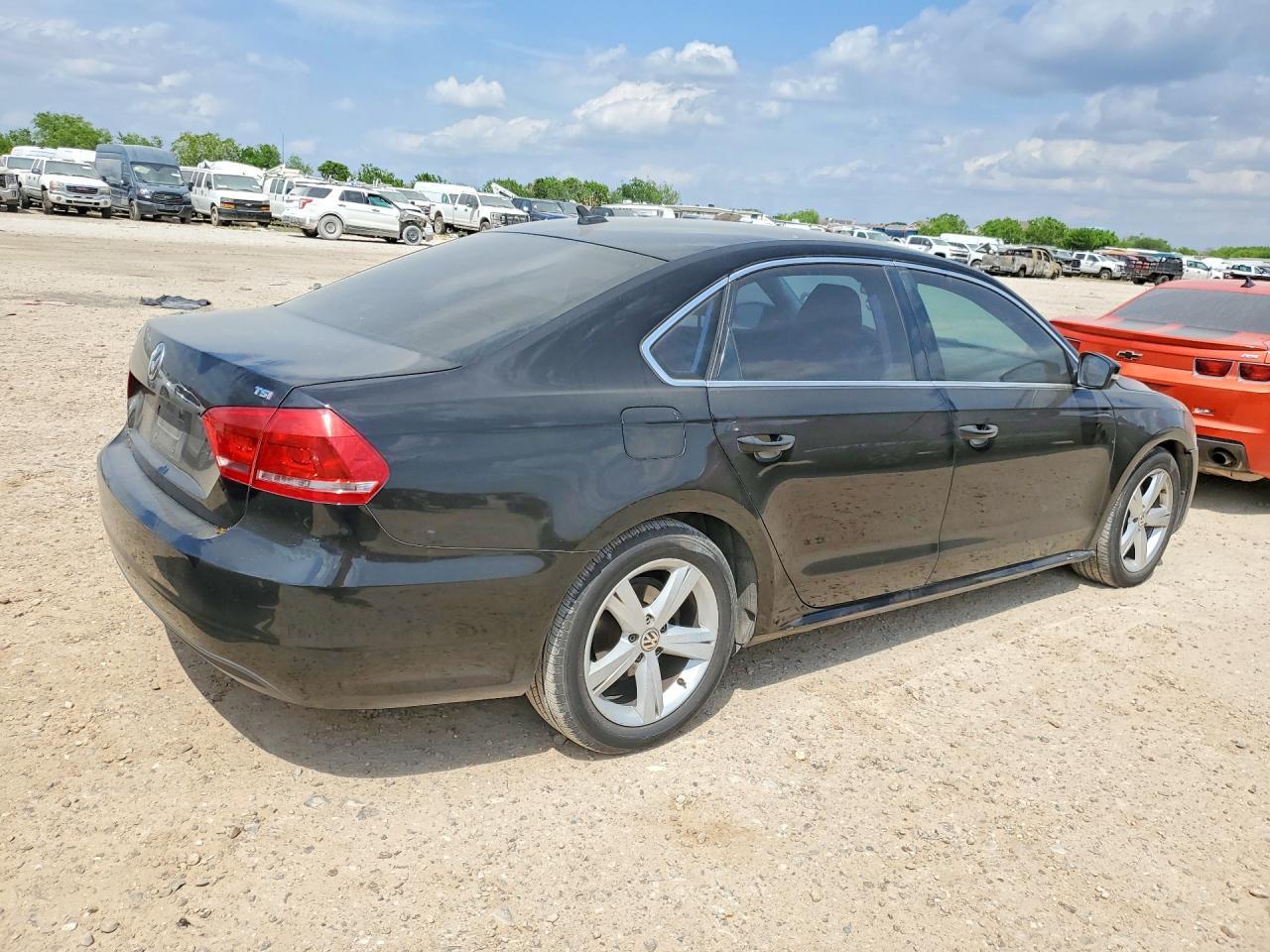 2014 VOLKSWAGEN Passat